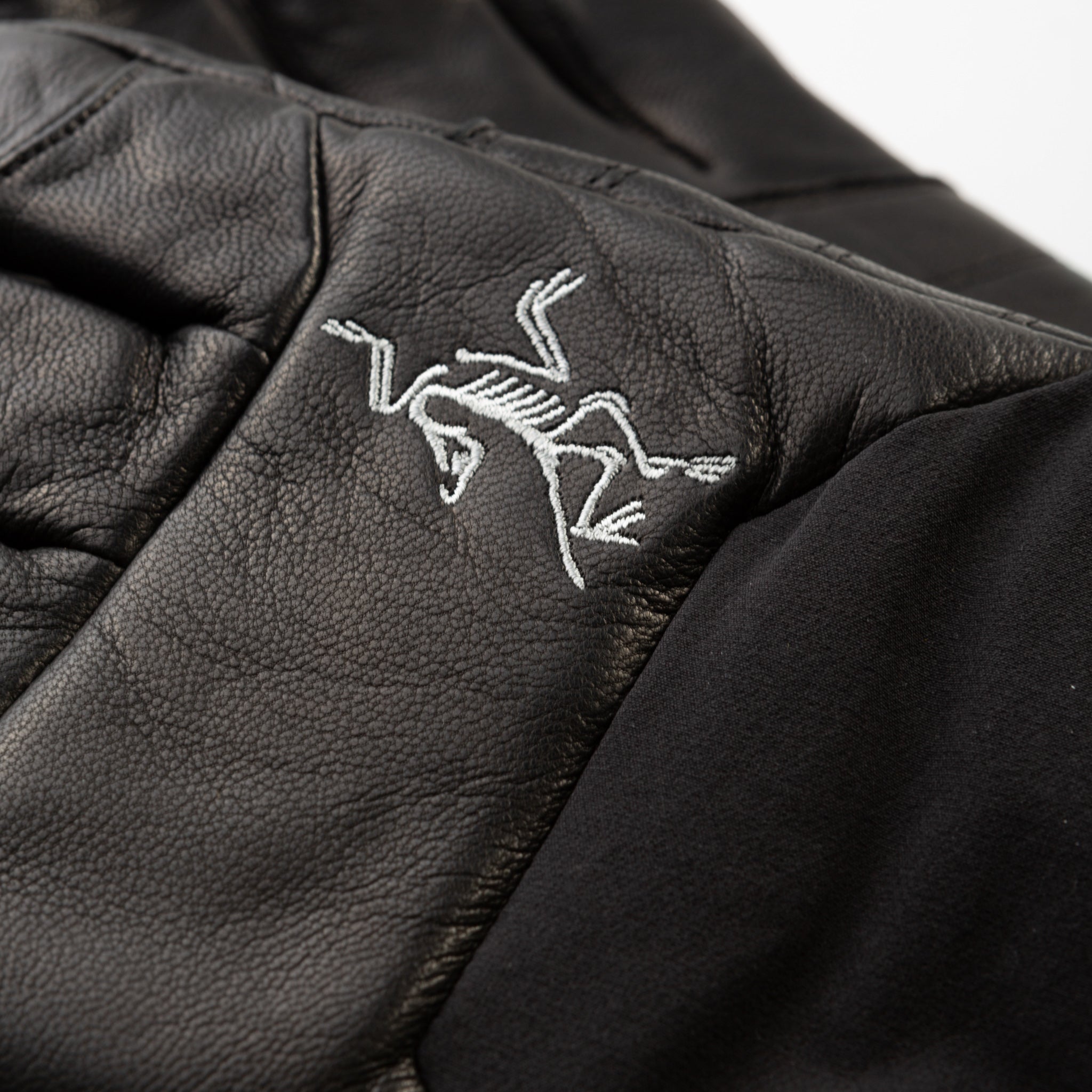 210000040514-arcteryx-sabre_glove-black-d2