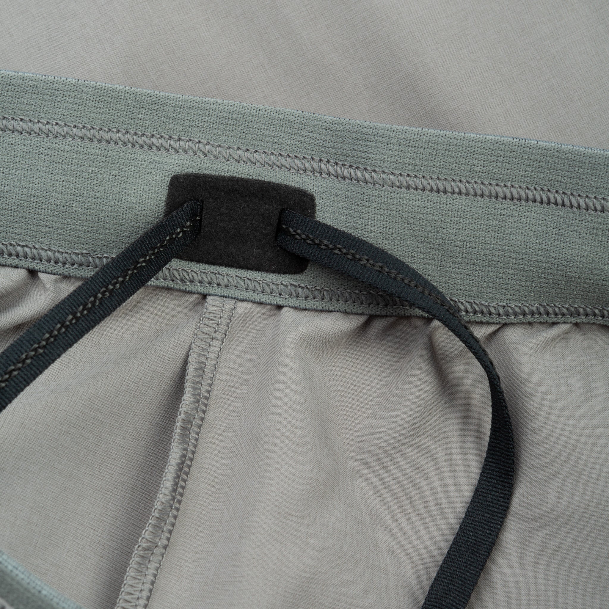 210000043274-arcteryx-m_norvan_7_inch_short-grey-d1