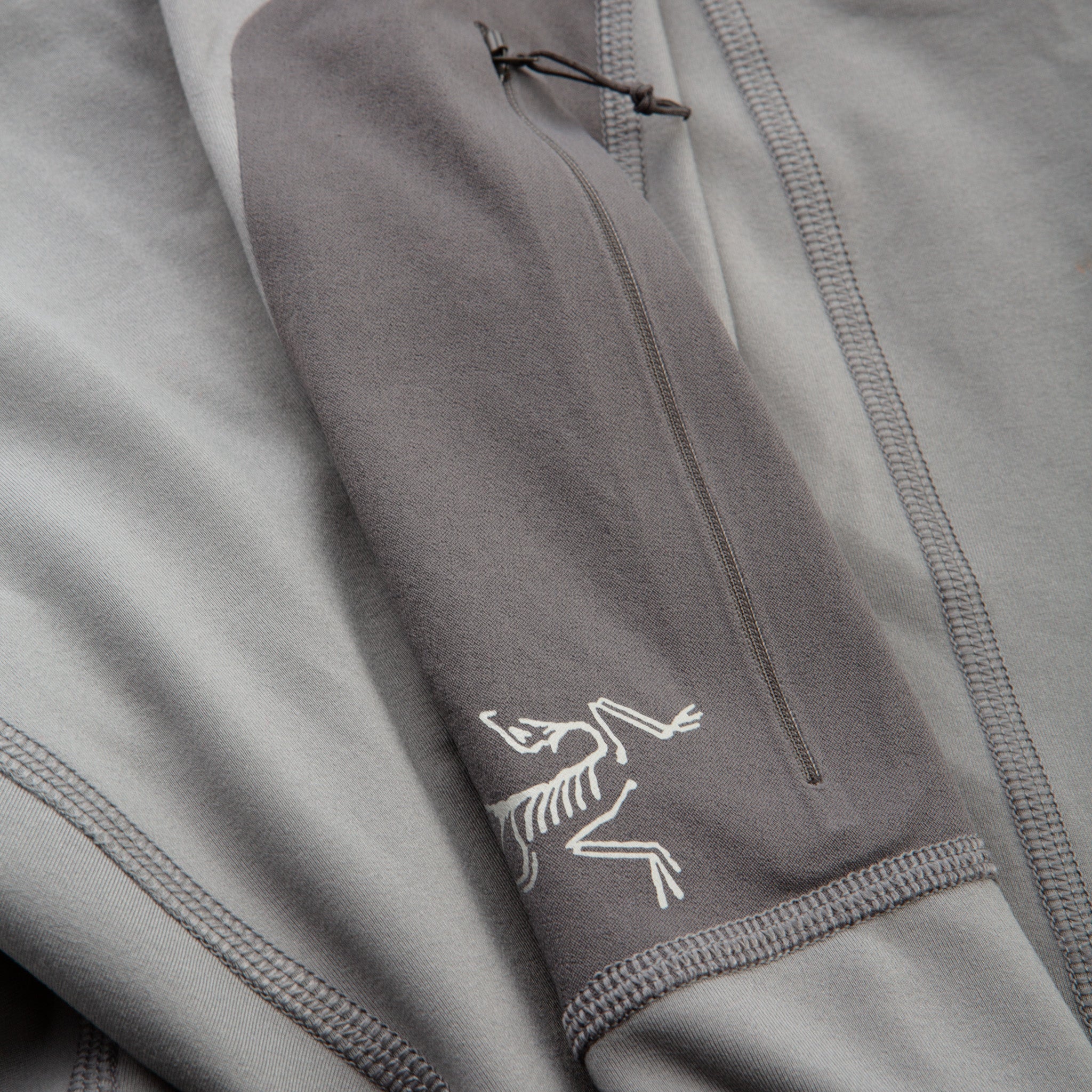 210000045281-arcteryx-m_rho_lt_bottom-grey-d1