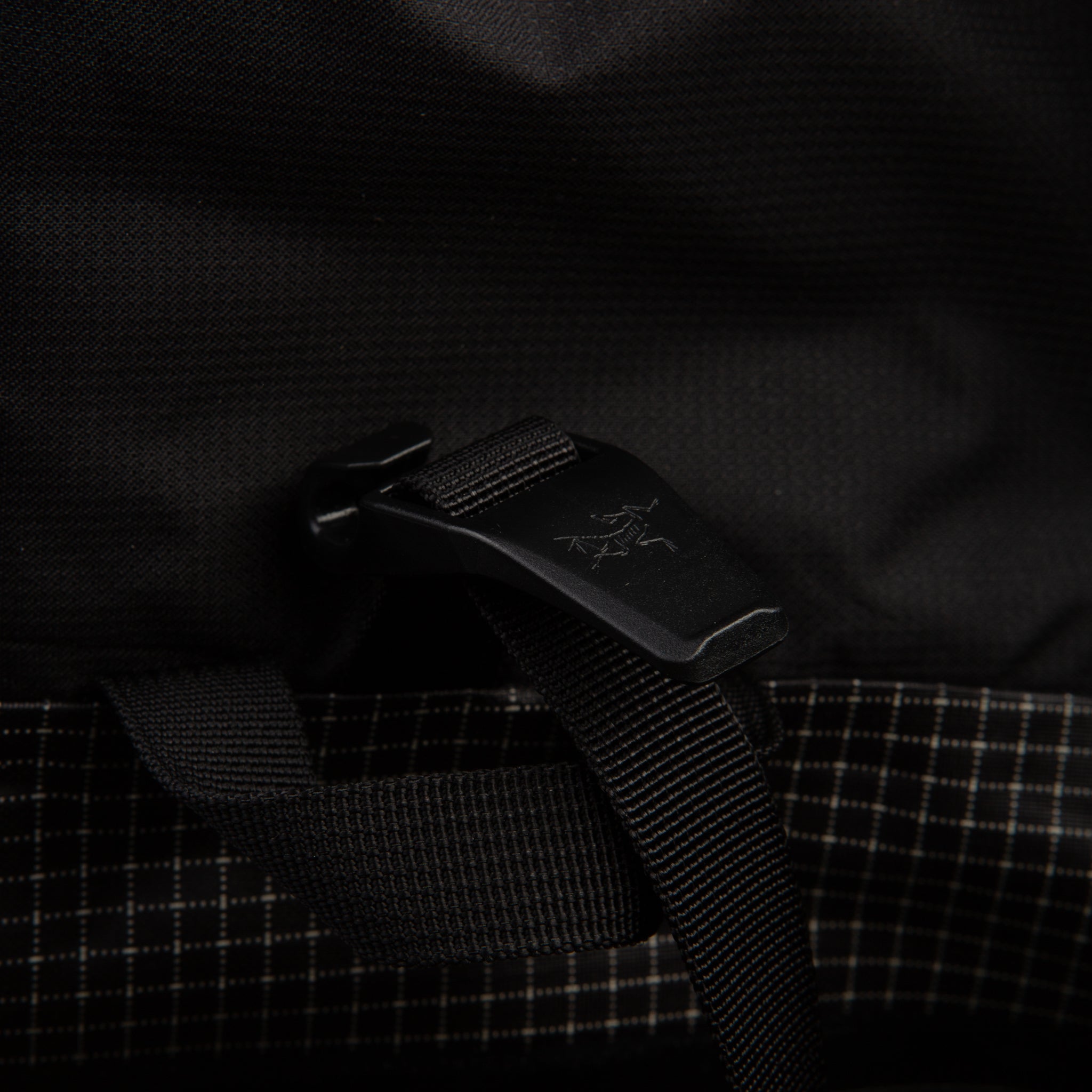 210000045363-arcteryx-alpha_fl_30_backpack-black-d2