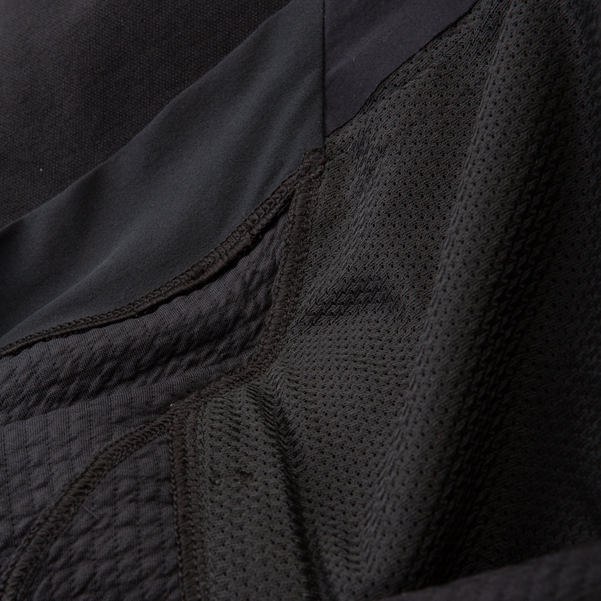 210000045379-arcteryx-m_rethel_hoody-black-d2